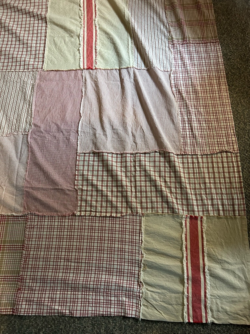 ShowerCurtain Patchwork Cotton Quilt. Red/Cream. Fringy edge front, smooth back.